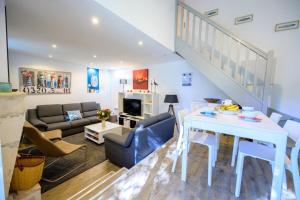 House with large garden and terrace a stones throw from the port