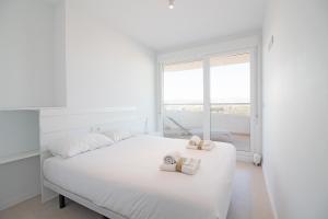 Global Properties, Moderno apartamento con dos terrazas con vistas al mar y a la montaña