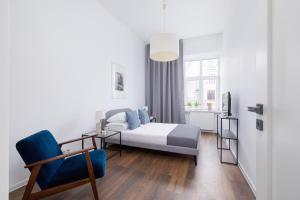 2-Bedroom Apartment With Balcony - Długa 65 street