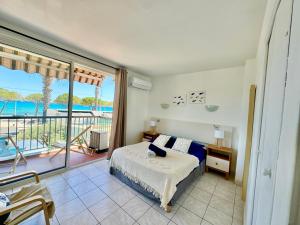 T2 BORD DE MER vue plages WIFI climatisé parking inclus