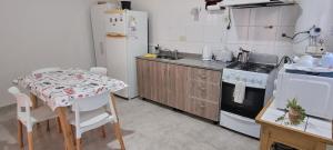Casa con patio y parrilla a metros del Parque Central - House with patio and barbecue a few meters from Parque Central