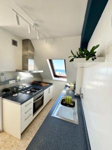 Charming Sea Front 3 Bedroom Apartment - incredible views!