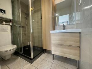 T2 BORD DE MER vue plages WIFI climatisé parking inclus