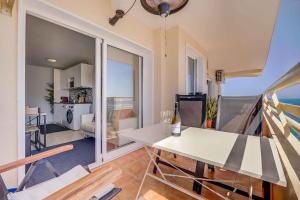 113 - Beachfront Apartment with views, Fuengirola