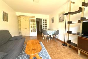 Nice house with terrace in Mandelieu-la-Napoule