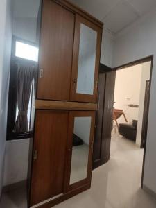 Rumah Besar dg Kolam Ikan diKota