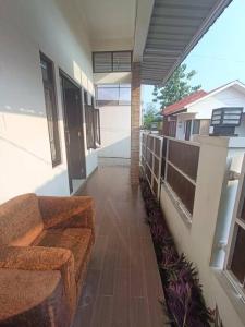 Rumah Besar dg Kolam Ikan diKota