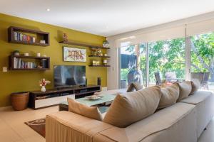 Del Viento Vaiven Penthouse 31 condo