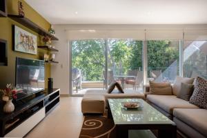 Del Viento Vaiven Penthouse 31 condo