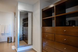 Del Viento Vaiven Penthouse 31 condo