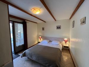 Auberges de jeunesse L'Oustaou Castellane : Chambre Double avec Douche