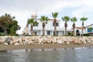 Meneou Blu Beach House*