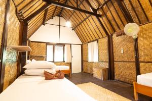 Giường Đơn Trong Phòng Nghỉ Tập Thể Cho Cả Nam Và Nữ (Single Bed in Mixed Dormitory Room)