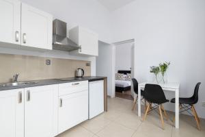 2-Bedroom Apartment - Długa 65 Street