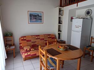 AGENCE JF IMMO-Villa 6 pers climatisee avec terrasse et Parking prive - V0270