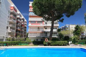 UHC Gisamar Apartments