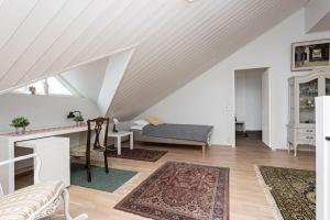 Uniikki kattohuoneisto ydinkeskustassa, lämmin pysäköinti, max 6 hlöä