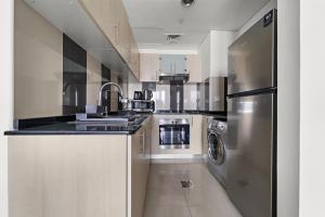 StoneTree - High Floor - Prime location