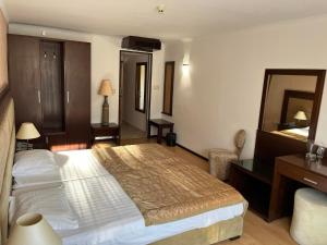 Standard Double or Twin Room with Balcony (2 Adults + 1 Child) room in Park Hotel Perla