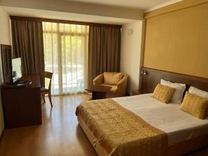 Triple Room with Balcony room in Park Hotel Perla