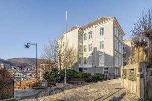 Modern Apartment with Panoramic View in Central Bergen