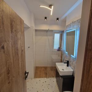 Provista Apartments - city center view