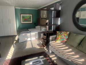 28 on Symonds Luxstudio 4