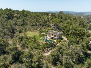 Finca es Foners en Felanitx con piscina y jacuzzis en suite