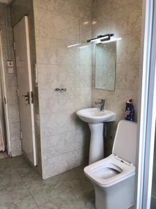 1bed Apartment Minutes Away From The Airport