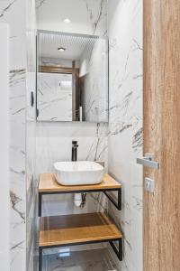 Nice Renting - 8FRANCE - Luxury & Comfort Love Room Suite Jacuzzi Massena