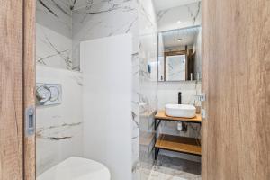 Nice Renting - 8FRANCE - Luxury & Comfort Love Room Suite Jacuzzi Massena