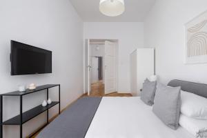 2-Bedroom Apartment with Balcony - Długa 65