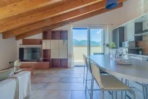 Magic Lake View - Introbio