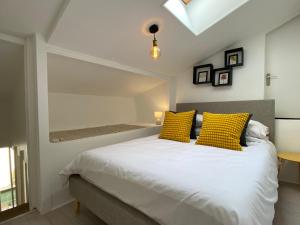 Le Guillaumont - Amazing 2-bedroom in the Old Town -StayInAntibes