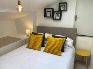 Le Guillaumont - Amazing 2-bedroom in the Old Town -StayInAntibes