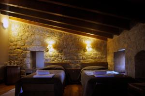 Large Attic (4-6 Adults)