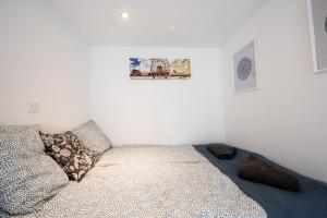 Modern Downtown Retreat at Akácfa 36