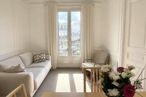 Elegant Haussmann Parisian flat close Eiffel Tower
