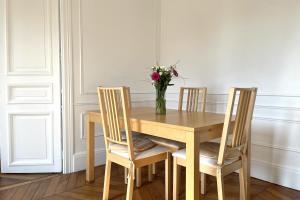 Elegant Haussmann Parisian flat close Eiffel Tower