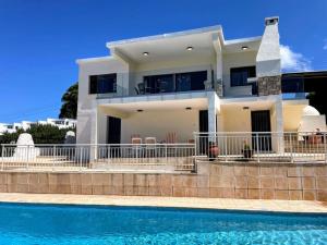 Panoramic Seacave Cottage