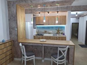 Obelisc, Epava & Radio-Vacanța