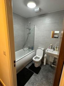 Pond View Spacious Apartment