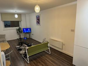 Pond View Spacious Apartment