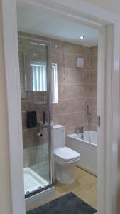 Luxury London Ensuite Double Room, Park free, Tram-Train!