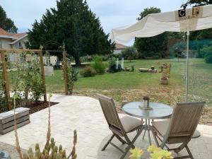 B&B / Chambres d'hotes Suite privative Abella - Aile de maison bourgeoise : photos des chambres