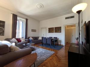 SAHI - Residenza Corso Italia tre camere, due bagni e un salone