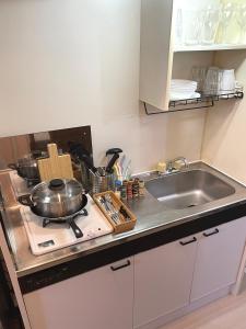 #1 新宿まで2分! 清潔で安全な部屋! WiFi無料!