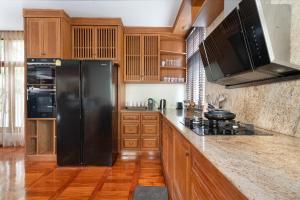 Pattaya Luxurious Gentlemans Club Pool Villa