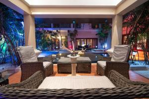 Pattaya Luxurious Gentlemans Club Pool Villa