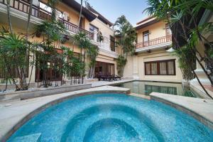 Pattaya Luxurious Gentlemans Club Pool Villa